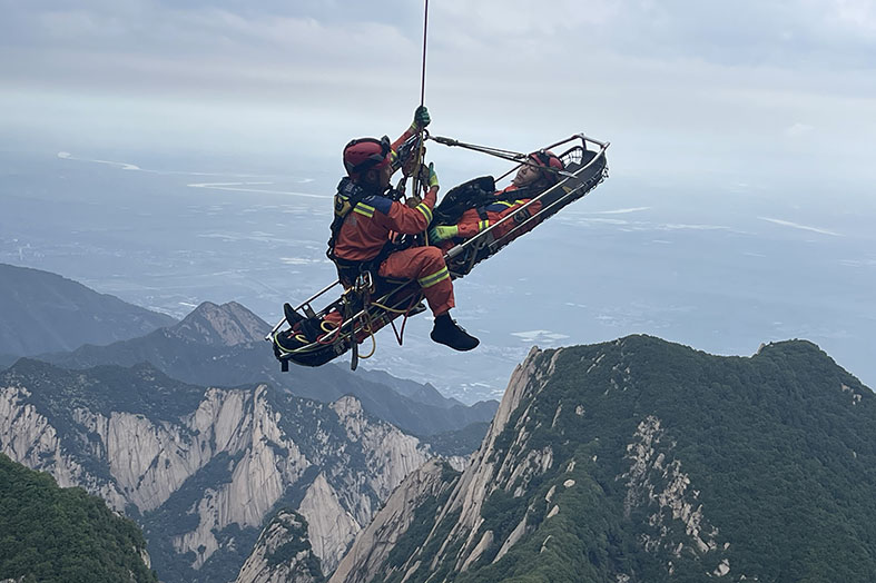 山岳绳索救援
